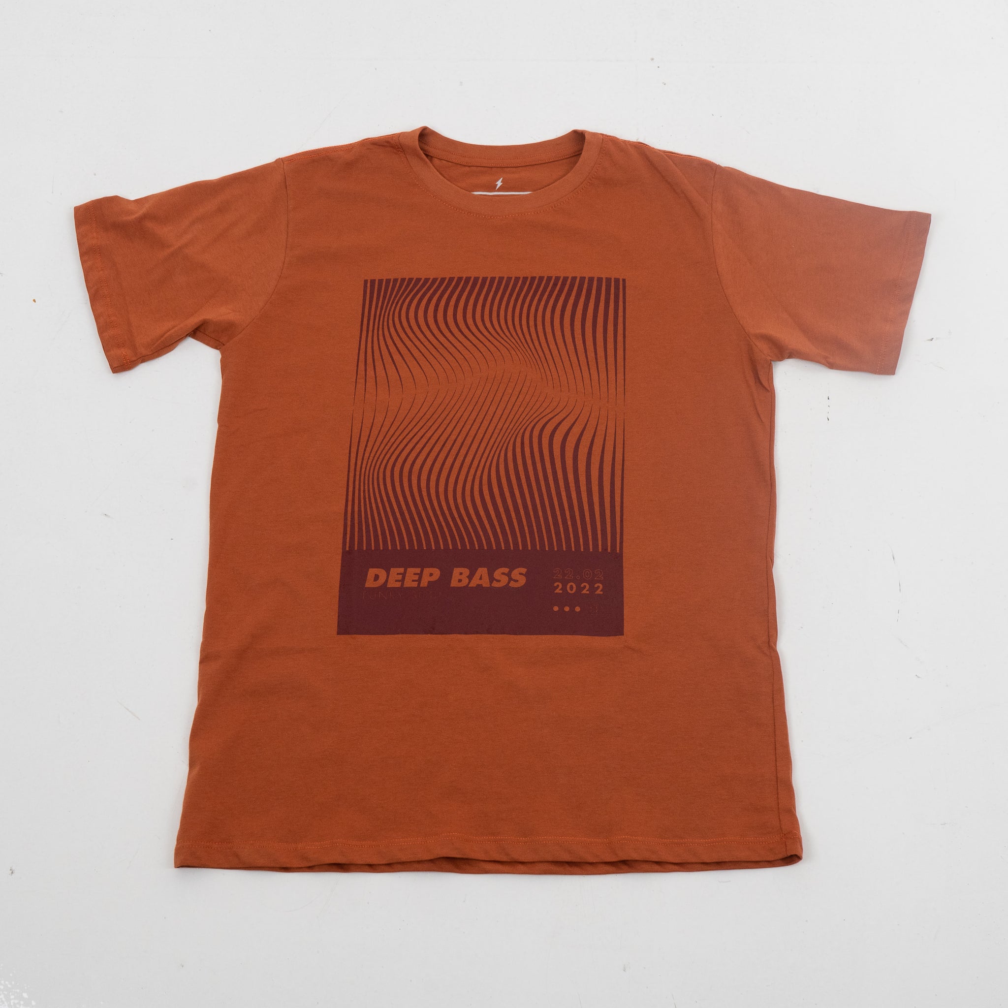 Camiseta Deep Bass 2022 | Diseño Minimalista | Crew by Cusica
